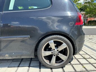 Prodám Volkswagen Golf 5 - 8