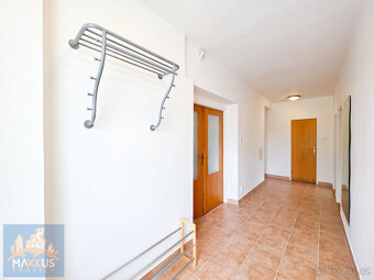 Pronájem prostorného pokoje (30 m2), Praha 8 - Čimice, ul. J - 8