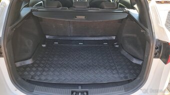 Hyundai i30 Kombi, 1.6i / 1.MAJITEL ČR - 8