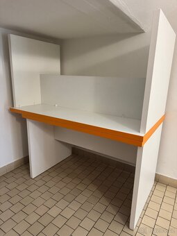 Prodej kvalitních stolů a věšák na zeď - 8
