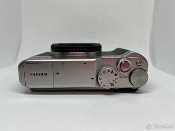 Fujifilm X-A10 + Fujinon Aspherical 16-50mm 1:3.5 - 5.6 OIS - 8