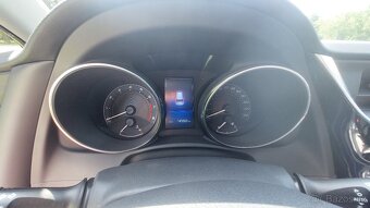 Prodám Toyota Auris kombi - 8