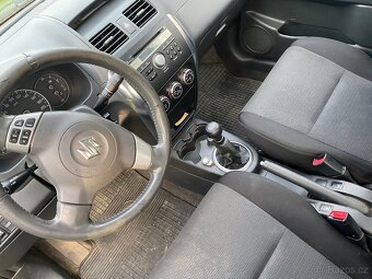 Prodám náhradní díly na Suzuki SX4 z auta najeto 240 tis km - 8