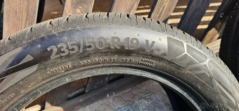 Prodám LETNI CONTINENTAL  235/50.R19 - 8