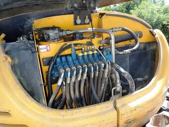 6.4t minibagr guma JCB 8052 dobré pásy - 8