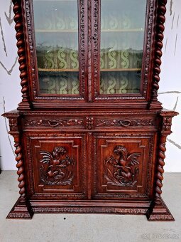 Starožitný vyřezávaný masivní příborník - 8