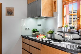 Prodej roubenky k trvalému bydlení, 4+kk, 163 m2, zahrada 19 - 8