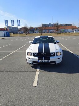 Ford Mustang GT 4.6 V8 - 8