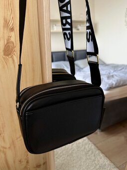 ČERNÁ CROSSBODY KABELKA KARL LAGERFELD - 8
