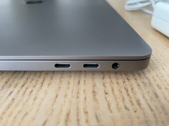 MacBook Pro 16-inch, 2019, 2.3 GHz, 8jádr Intel i9, 1TB SSD - 8