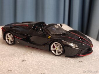 Ferrari 1:24 - 8