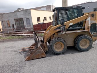 CAT 242 - 8