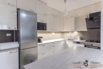 Prodej rodinného domu 260 m2, pozemek 359 m2, ev.č. 00678 - 8