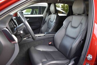 Volvo XC60 B4 AWD INSCRIPTION PANORAMA DPH ČR 1.MAJITEL - 8