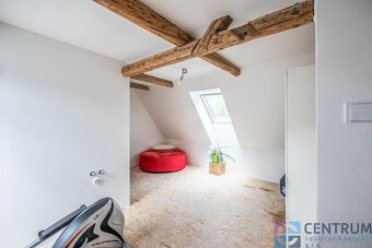 Prodej rodinného domu 250 m2, pozemek 1206 m2 - 8