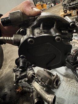 Motorové díly 2.5 TDi 128kw AXE - 8