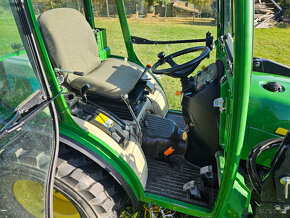 Malotraktor John Deere 2520 HST s čelním nakladačem - 8
