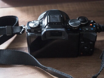 Olympus OM-D E-M10 Mark I + 2x objektiv - 8