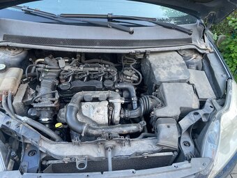 Ford Focus 1.6 tdci combi Na nahradni dily - 8