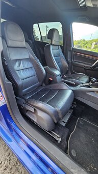 VOLKSWAGEN GOLF R32 - 8