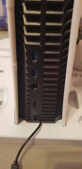 PS5 s mechanikou, 5 her, chladící stojan nabíjecí, top stav - 8