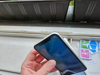 iPhone XR 64GB bílý + kryty + skla - 8