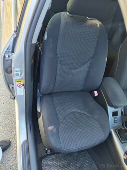 Toyota RAV4 2.2 D-CAT, 4x4, 3. Maj, 2x Pneu, Výhřev - 8