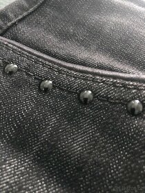 Značkové černé kalhoty s kamínky - 8