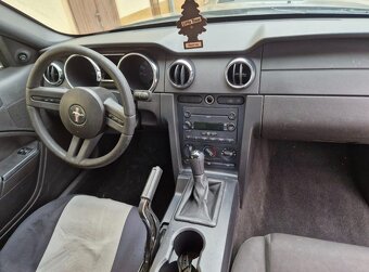 Prodám Ford Mustang 4.0 - V6 USA - 8