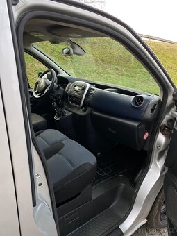 Opel vivaro 6míst - 8