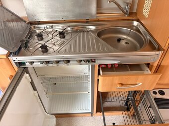 Knaus Sudwind 530, předstan, WC, STK, Palandy - 8