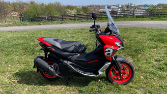 Aprilia SR GT 125 - 8