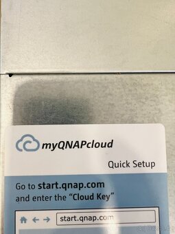 QNAP TVS-871U-RP – NAS server, 8 pozic, redundantní napájení - 8