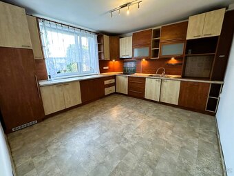 Prodej rodinného domu 234 m², pozemek 2009 m² Šanov - 8