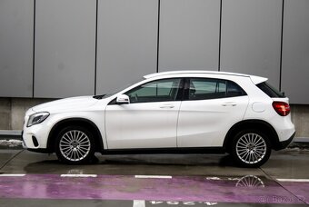 Mercedes-Benz GLA 180 A/T - 8