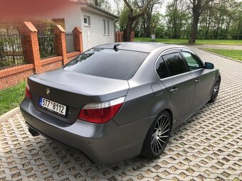 Bmw E60 V8 4.4i manuál - 8