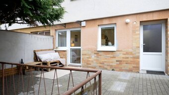 Pronájem bytu 1+kk s terasou, zahradou a možností garáže - 8
