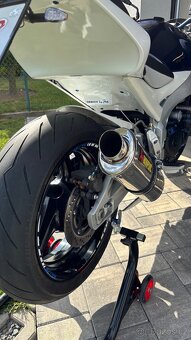 Suzuki gsr 600 - 8
