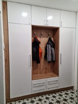 Kuchyně na míru, nábytek ,vestavěné skříně - 8