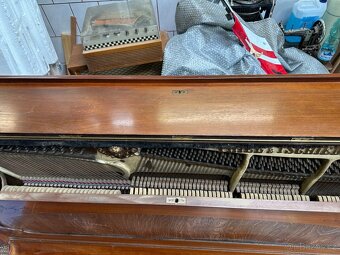 Starý pianino - 8