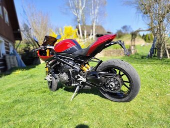 TRIUMPH STREET TRIPLE RR - 8