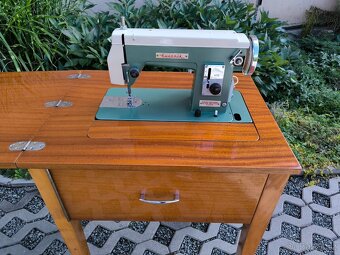 Elektrický šicí stroj Lucznik 415 TUR 2 se stolkem - 8