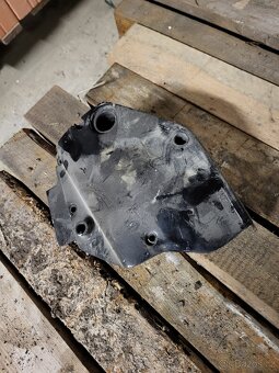 Yamaha XS 400 2A2 víka motoru, válce - 8