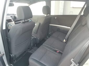 Toyota Corolla Verso 2.2 D-CAT 7 míst - 8