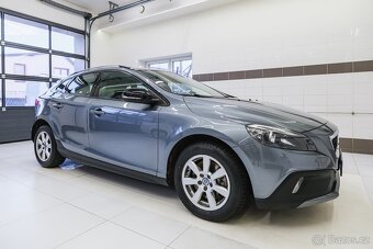 Volvo V40 cross country 2.0 D2 88kW, kamera,výhřev,navi,park - 8