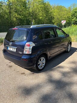TOYOTA COROLLA VERSO 1,8 - 8