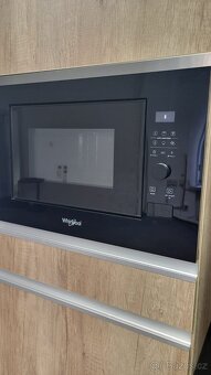 Zánovní kuchyň se spotřebiči lednička, myčka, mikrovlnka - 8