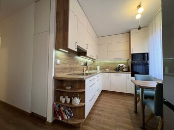 Prodej bytu 4+1 s lodžií, 87 m², po kompletní rekonstrukci – - 8