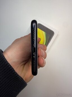 Apple iPhone SE (2020) – 64 GB, černý - 8