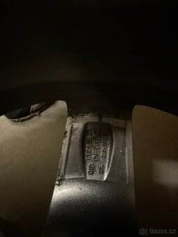 Komplety - Zimní pneumatiky Pirelli 245/45/18 včetně disku. - 8